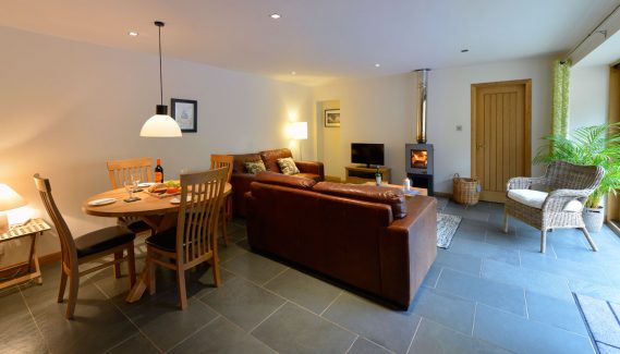 Long Barn - Lounge & Dining Area